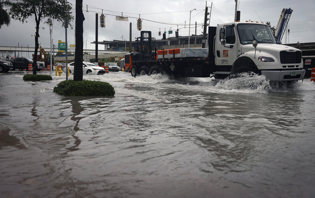 Thu 9 22 A m Florida Cleans Up After Deluge Strands Cars Closes thu-9-22-a-m-florida-cleans-up-after-deluge-strands-cars-closes